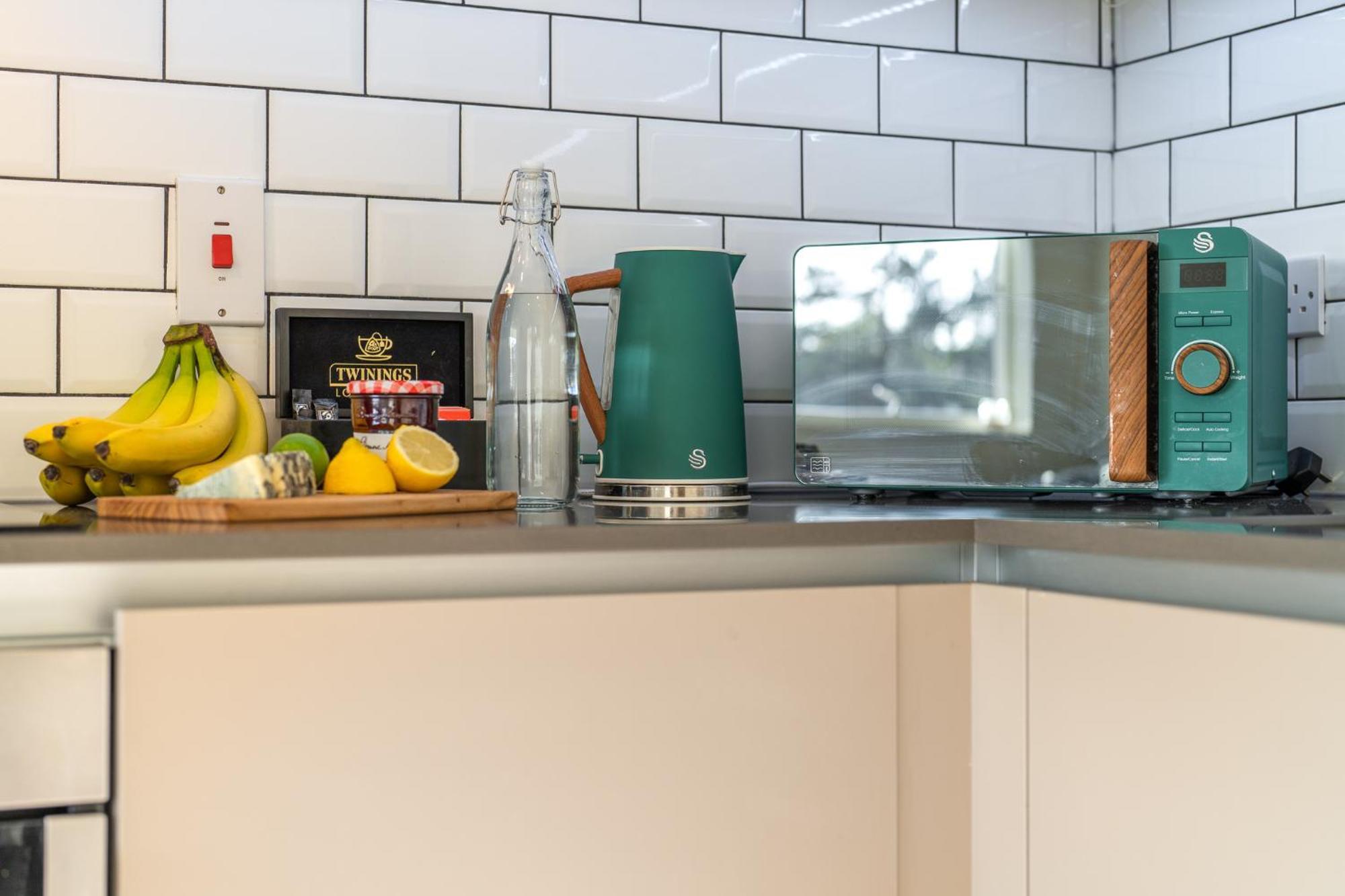 Luxury 1 Bedroom Serviced Apartment With Roof Terrace & Gym スティーブネージ エクステリア 写真