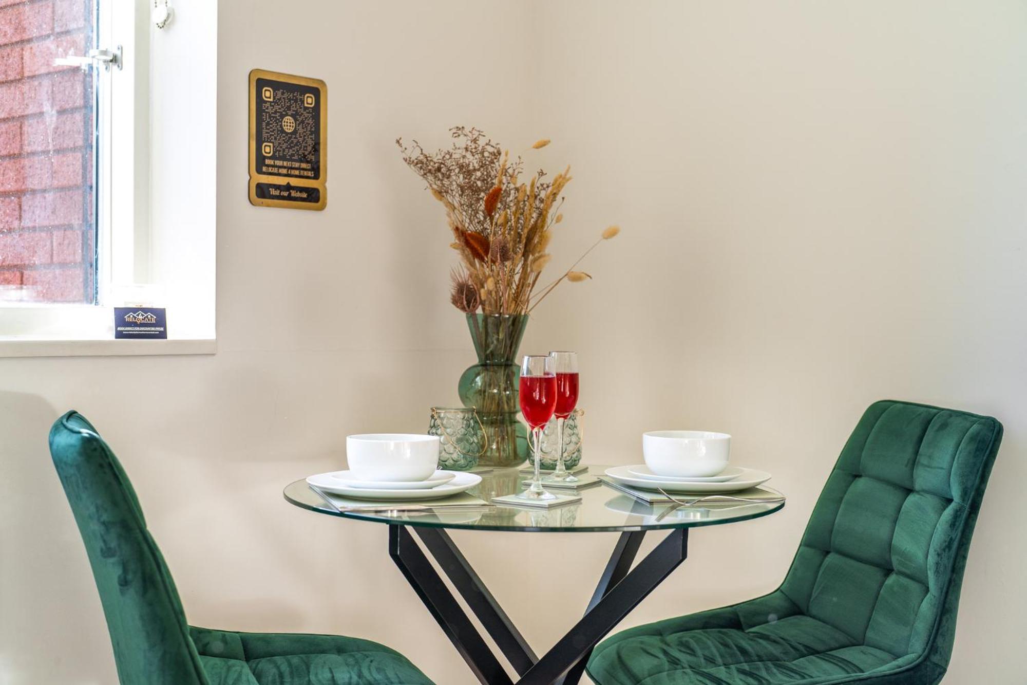 Luxury 1 Bedroom Serviced Apartment With Roof Terrace & Gym スティーブネージ エクステリア 写真