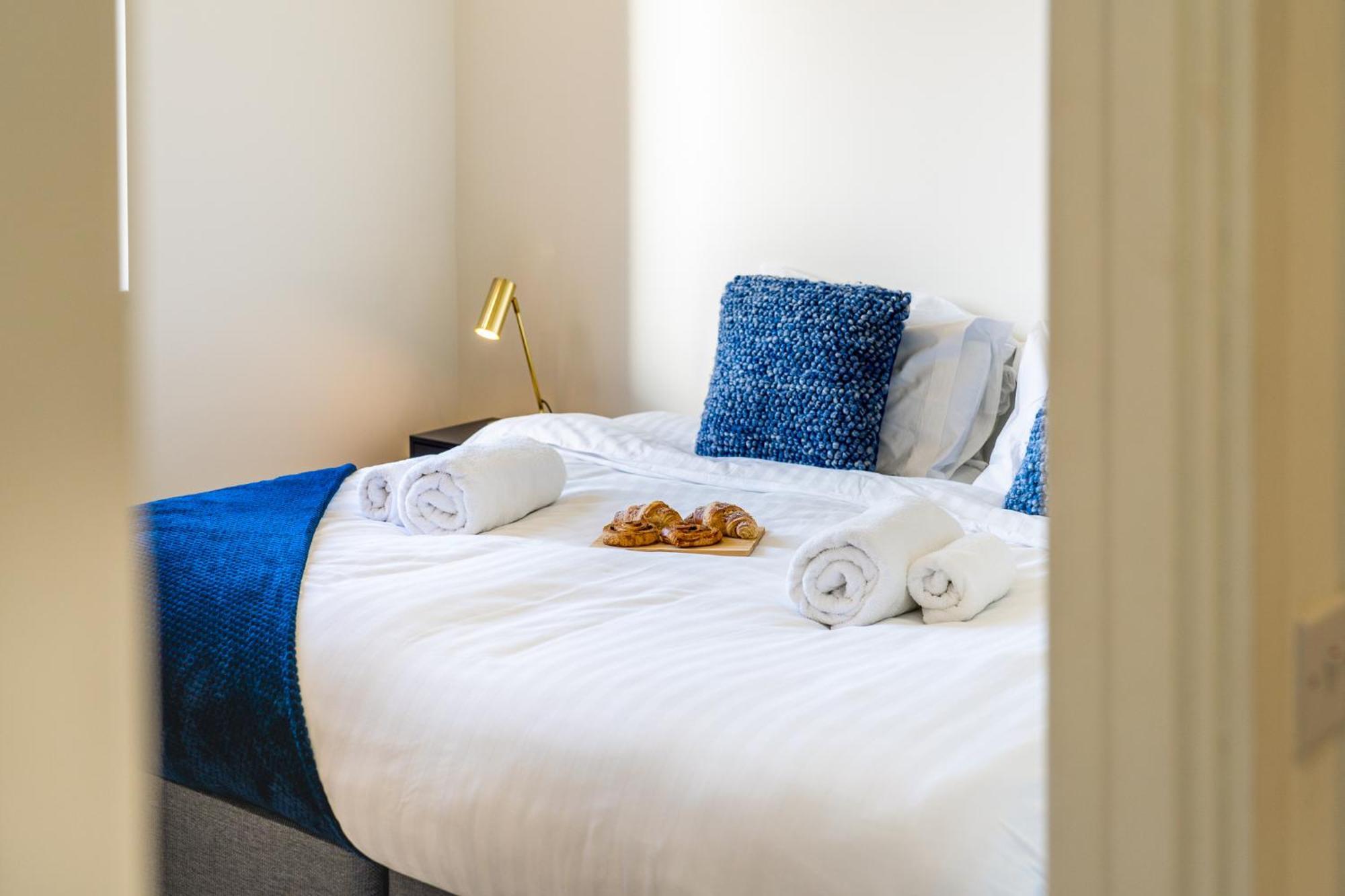 Luxury 1 Bedroom Serviced Apartment With Roof Terrace & Gym スティーブネージ エクステリア 写真
