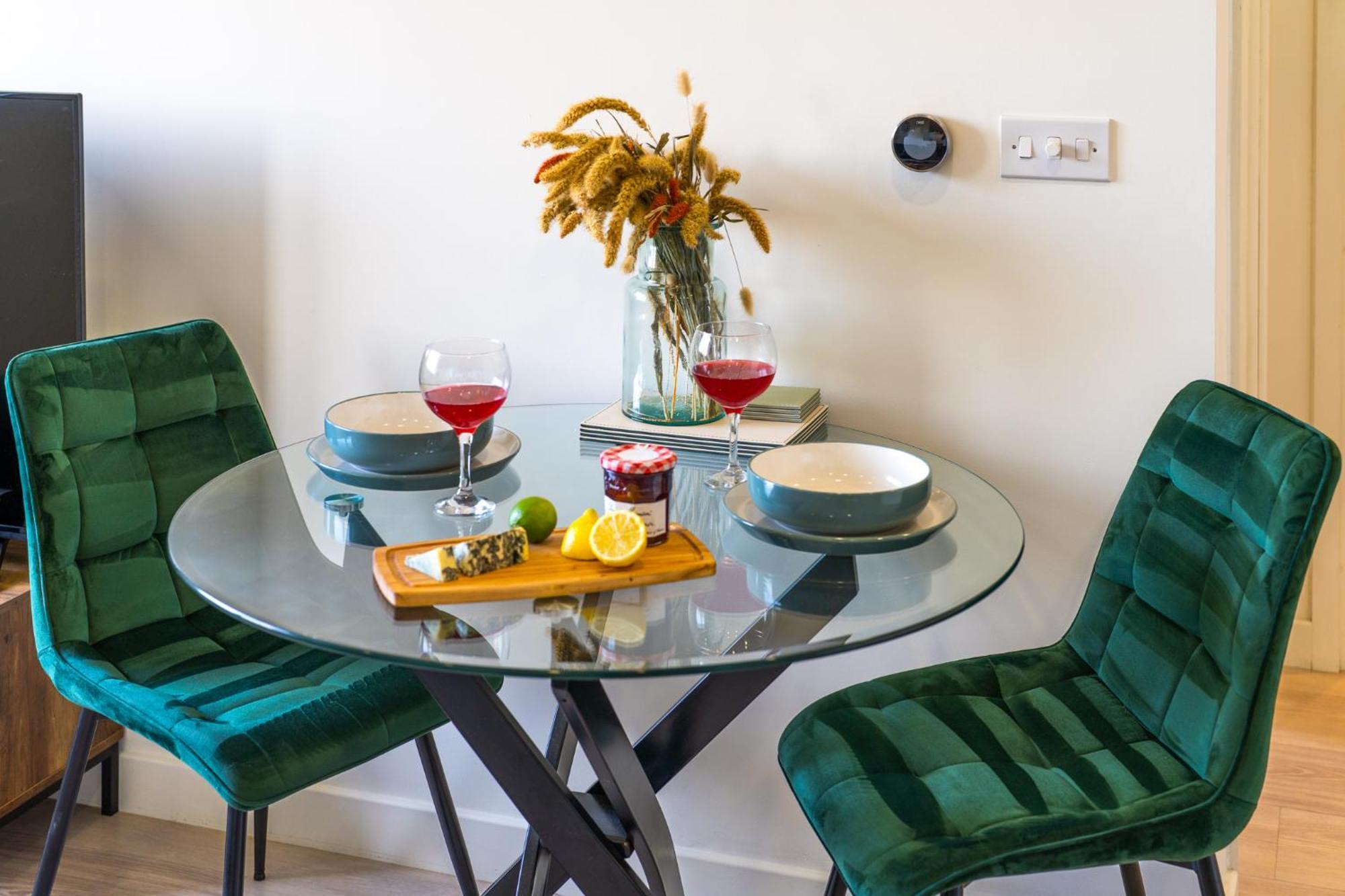 Luxury 1 Bedroom Serviced Apartment With Roof Terrace & Gym スティーブネージ エクステリア 写真