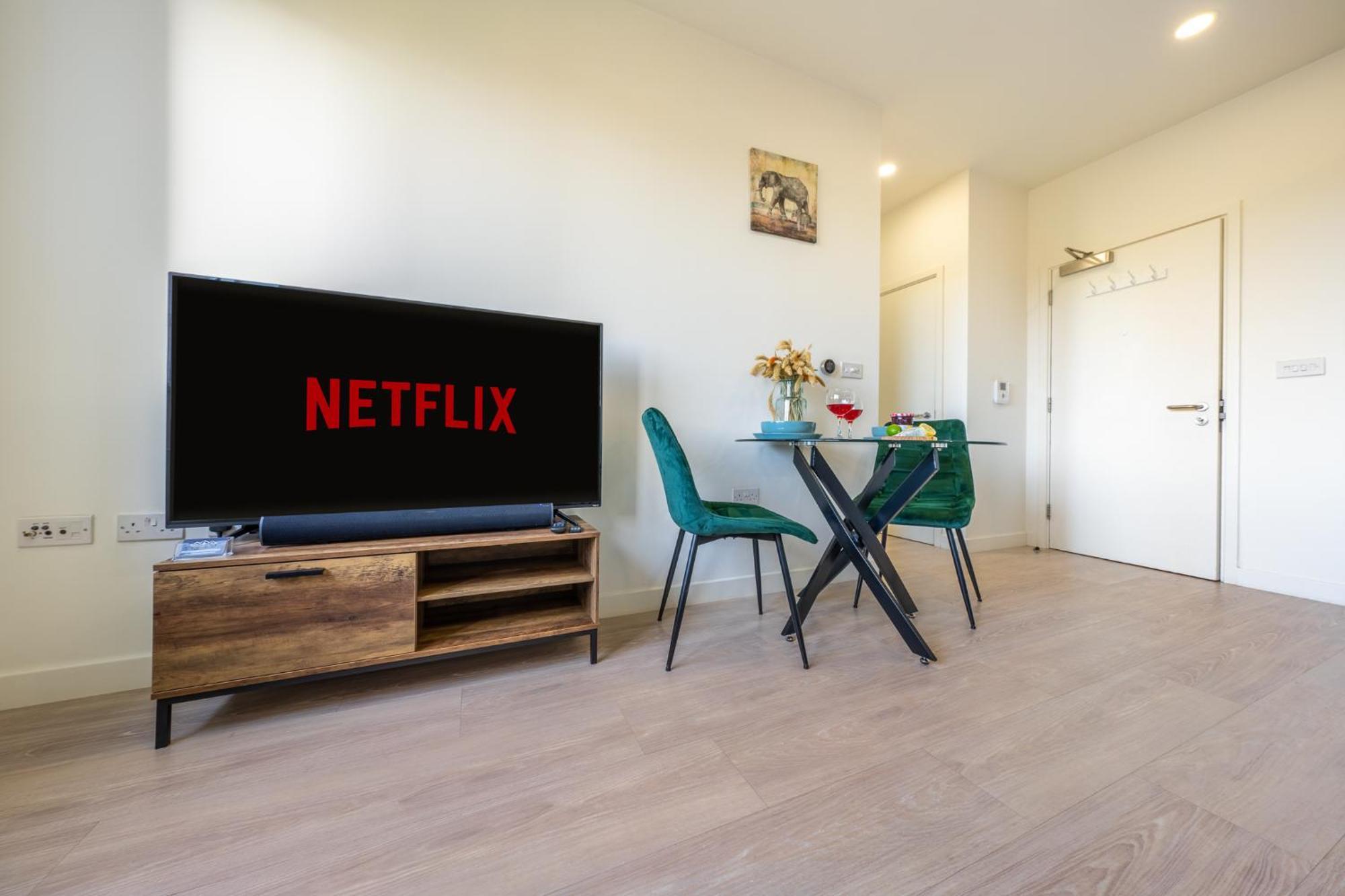 Luxury 1 Bedroom Serviced Apartment With Roof Terrace & Gym スティーブネージ エクステリア 写真