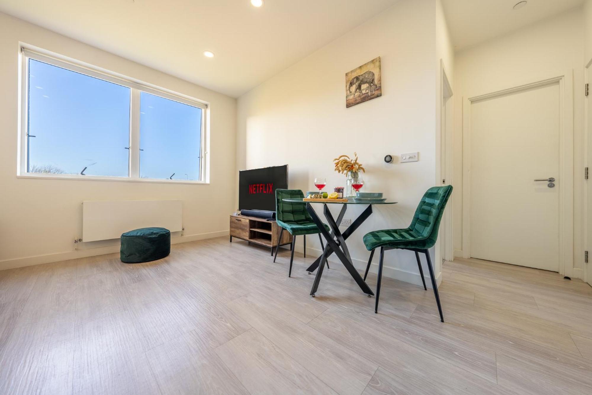 Luxury 1 Bedroom Serviced Apartment With Roof Terrace & Gym スティーブネージ エクステリア 写真