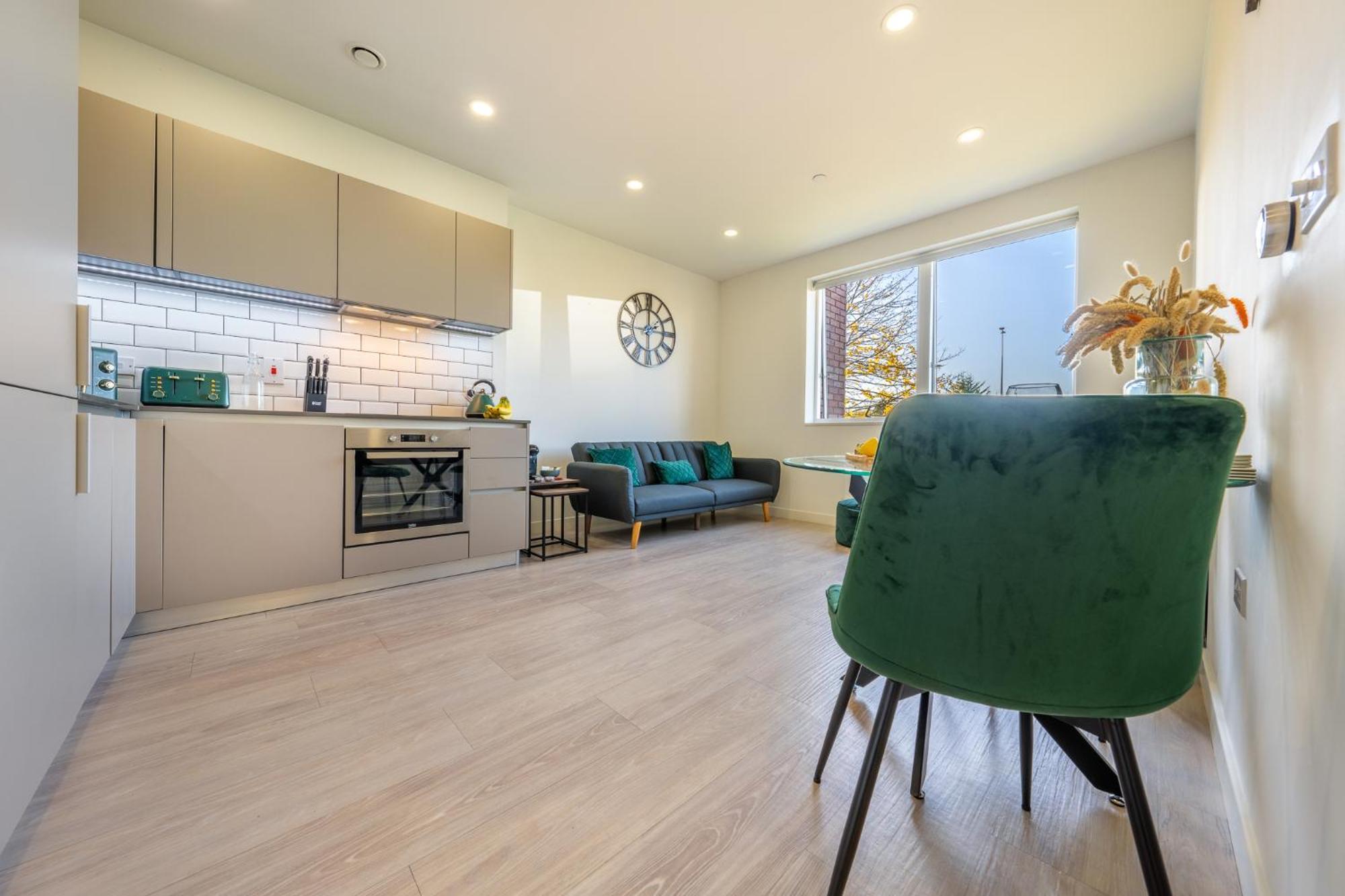 Luxury 1 Bedroom Serviced Apartment With Roof Terrace & Gym スティーブネージ エクステリア 写真
