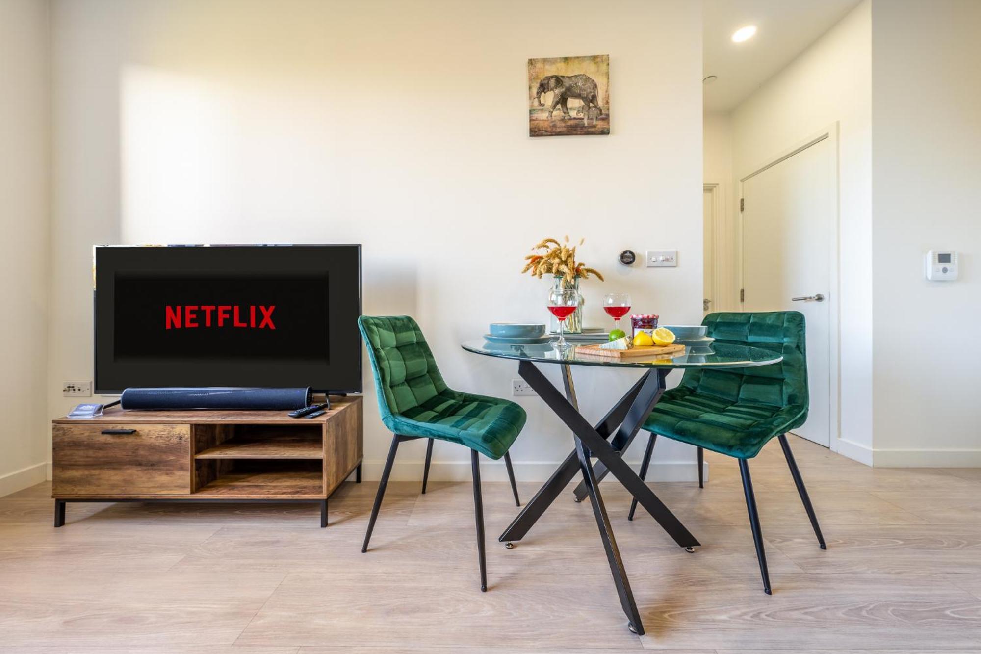 Luxury 1 Bedroom Serviced Apartment With Roof Terrace & Gym スティーブネージ エクステリア 写真