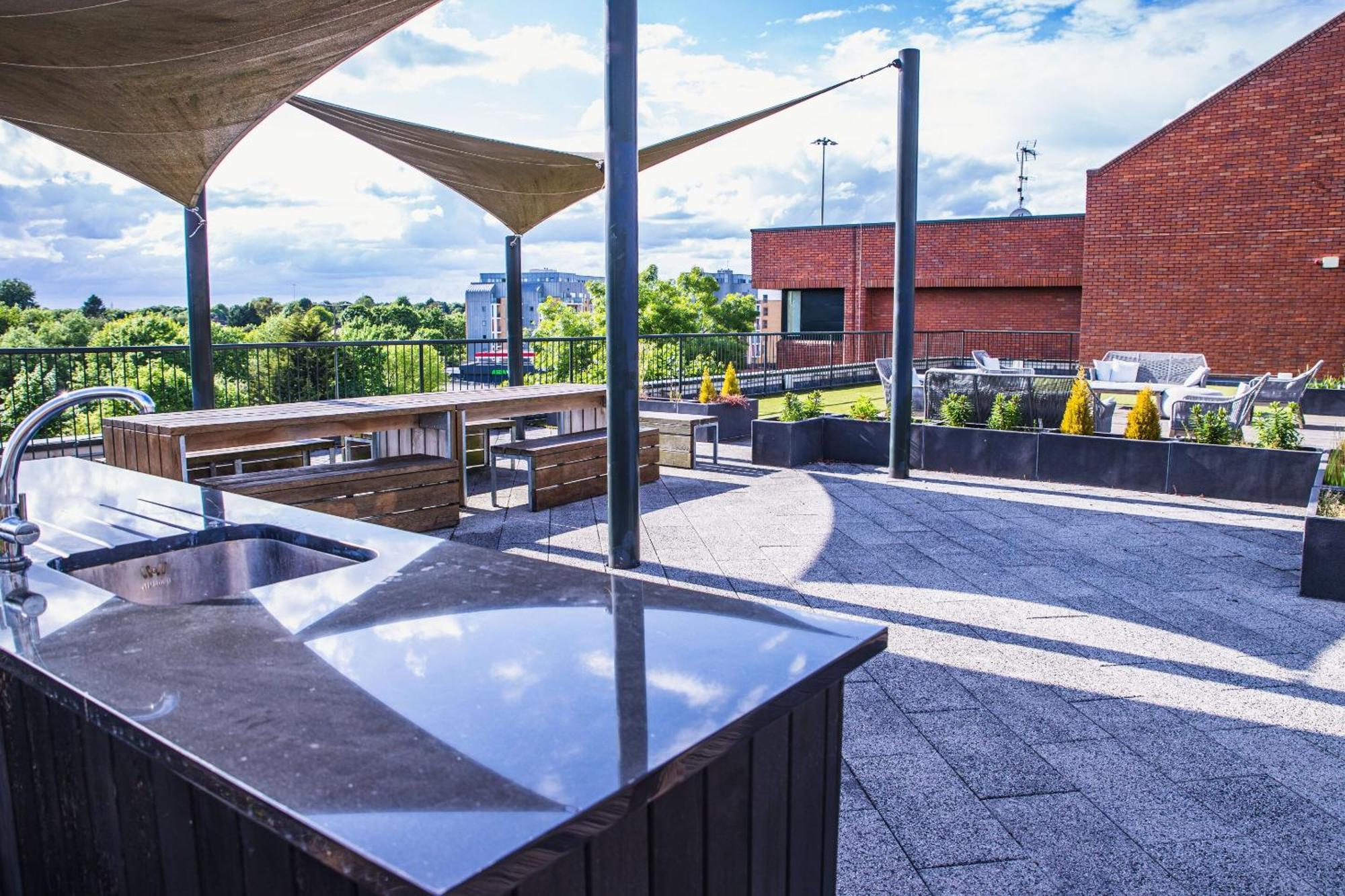 Luxury 1 Bedroom Serviced Apartment With Roof Terrace & Gym スティーブネージ エクステリア 写真
