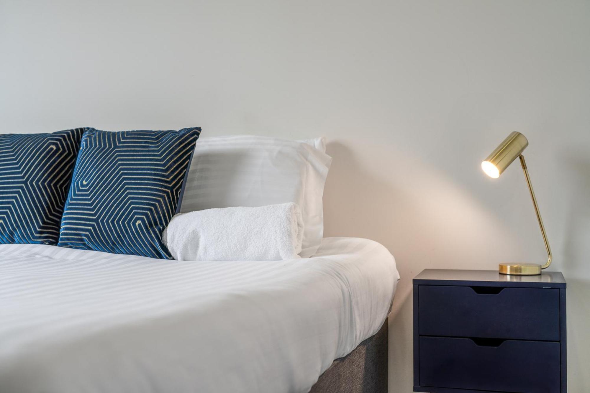 Luxury 1 Bedroom Serviced Apartment With Roof Terrace & Gym スティーブネージ エクステリア 写真
