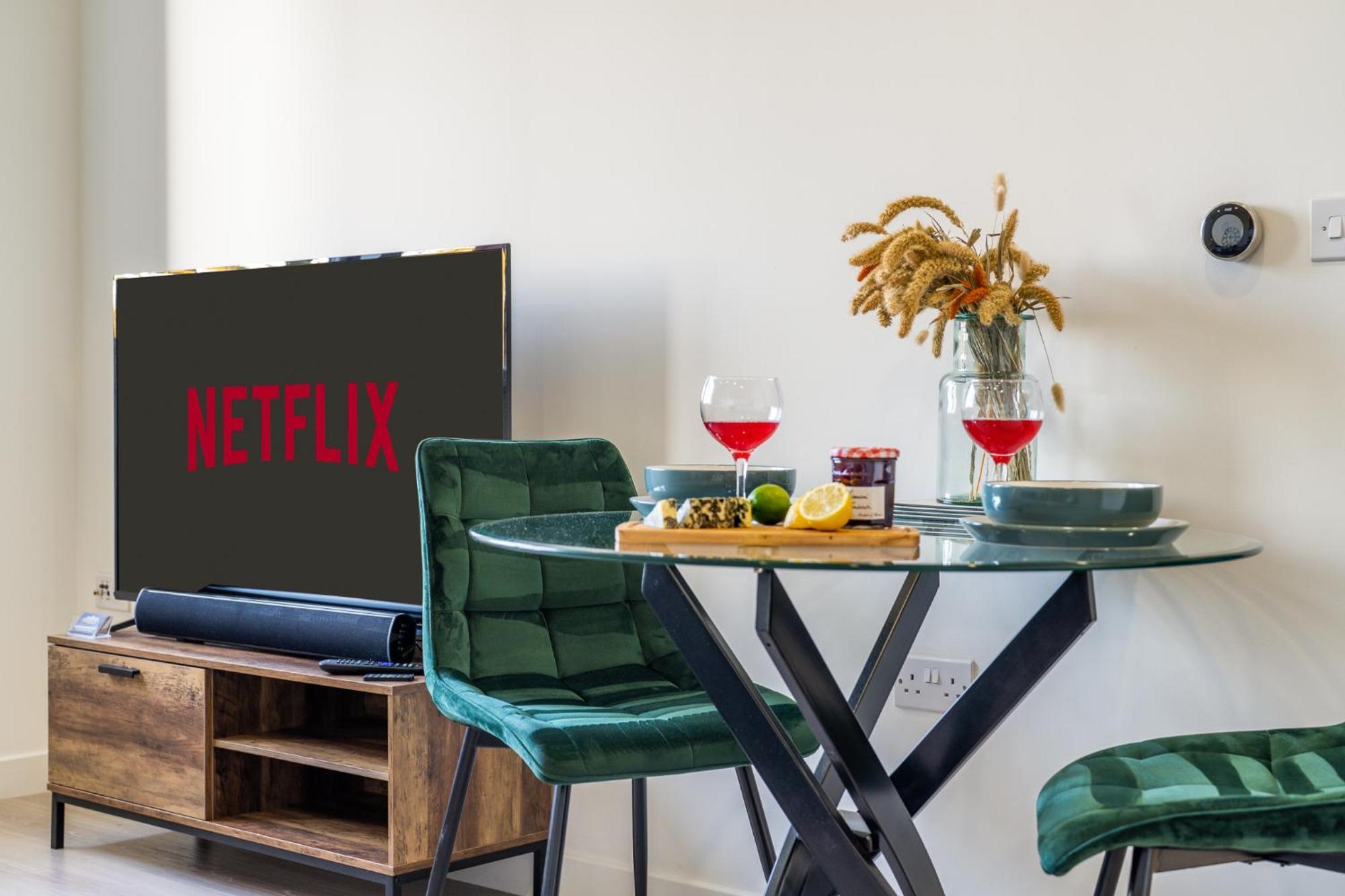 Luxury 1 Bedroom Serviced Apartment With Roof Terrace & Gym スティーブネージ エクステリア 写真
