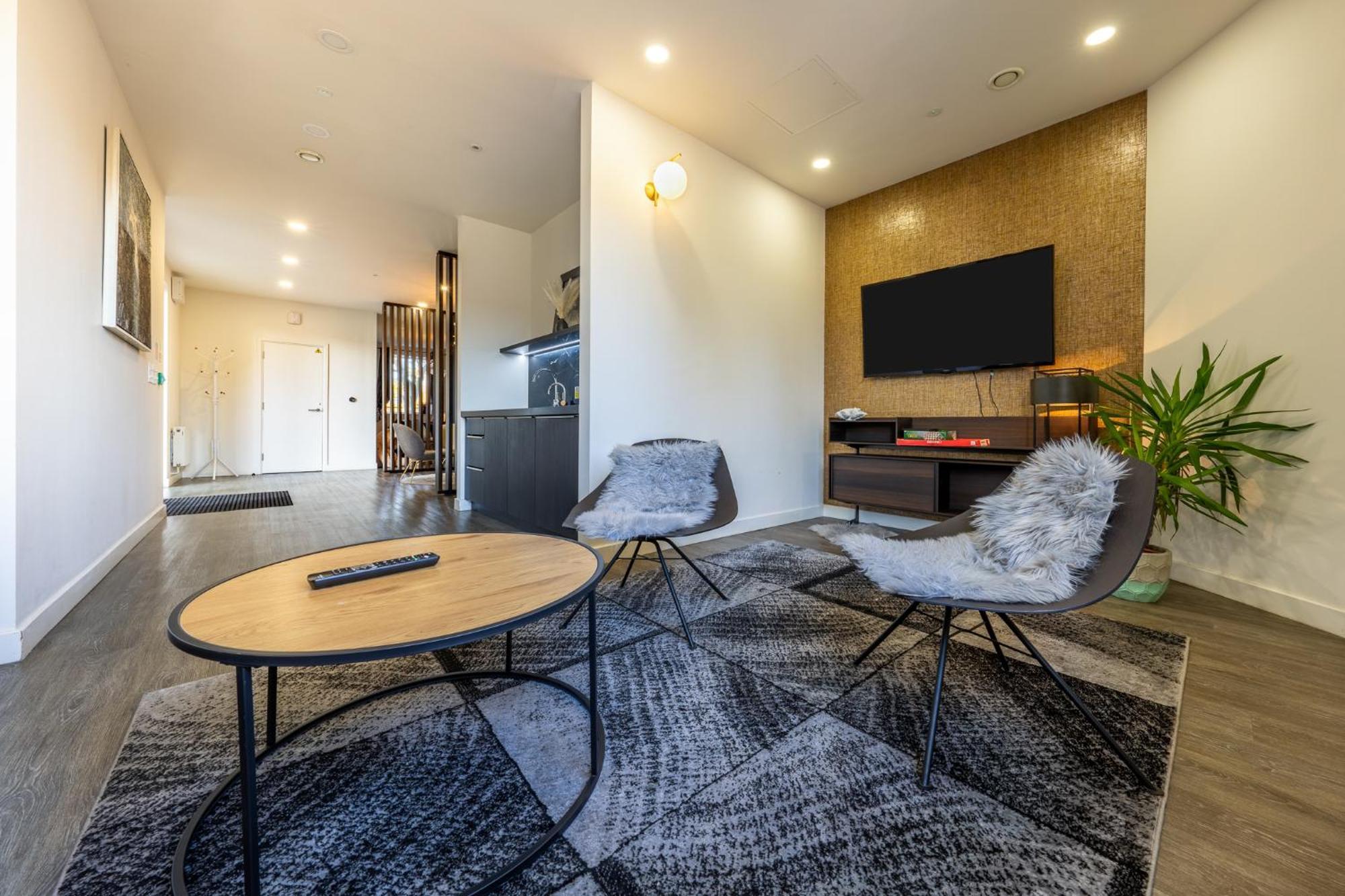 Luxury 1 Bedroom Serviced Apartment With Roof Terrace & Gym スティーブネージ エクステリア 写真