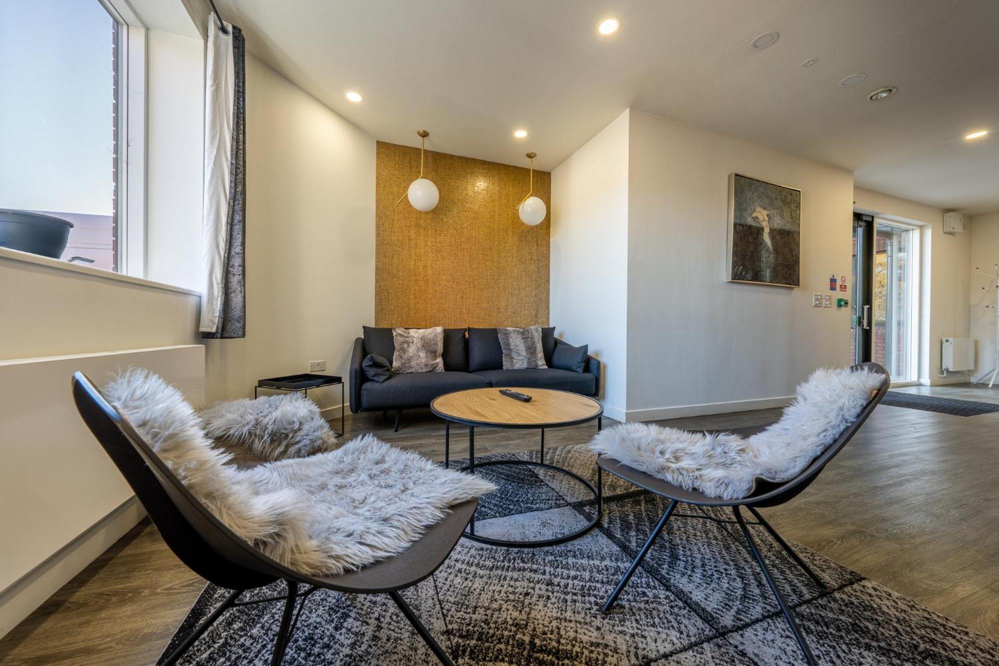 Luxury 1 Bedroom Serviced Apartment With Roof Terrace & Gym スティーブネージ エクステリア 写真