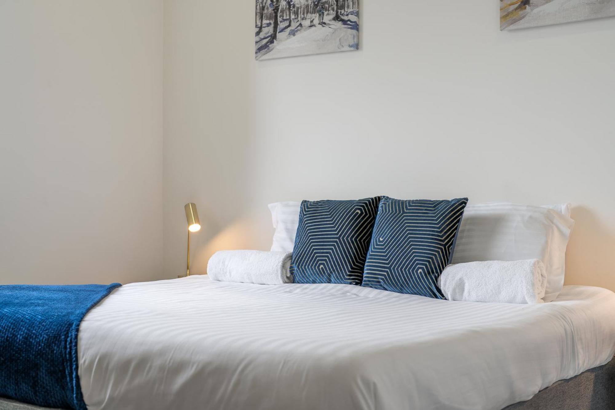Luxury 1 Bedroom Serviced Apartment With Roof Terrace & Gym スティーブネージ エクステリア 写真