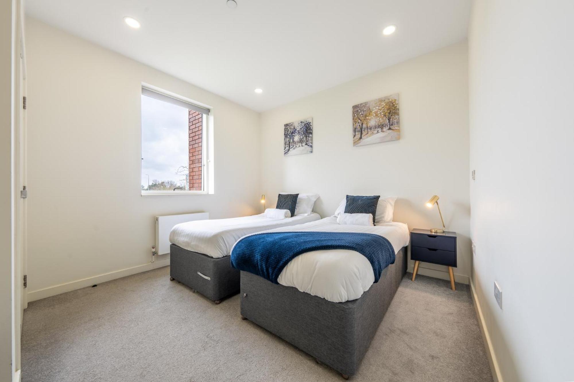 Luxury 1 Bedroom Serviced Apartment With Roof Terrace & Gym スティーブネージ エクステリア 写真