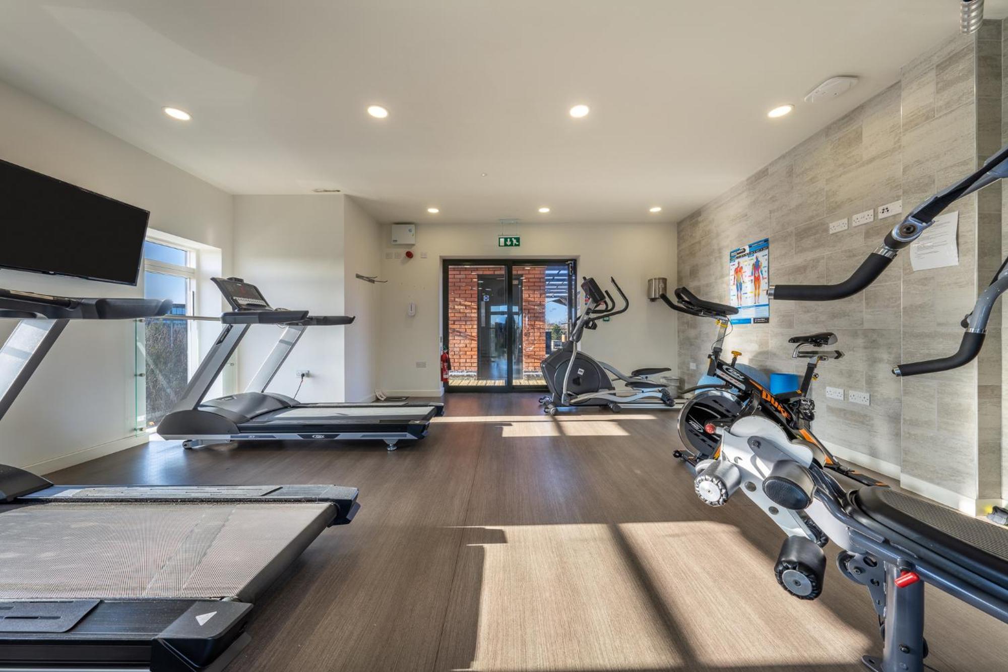 Luxury 1 Bedroom Serviced Apartment With Roof Terrace & Gym スティーブネージ エクステリア 写真