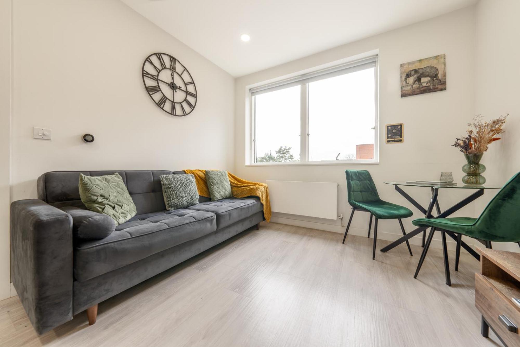 Luxury 1 Bedroom Serviced Apartment With Roof Terrace & Gym スティーブネージ エクステリア 写真