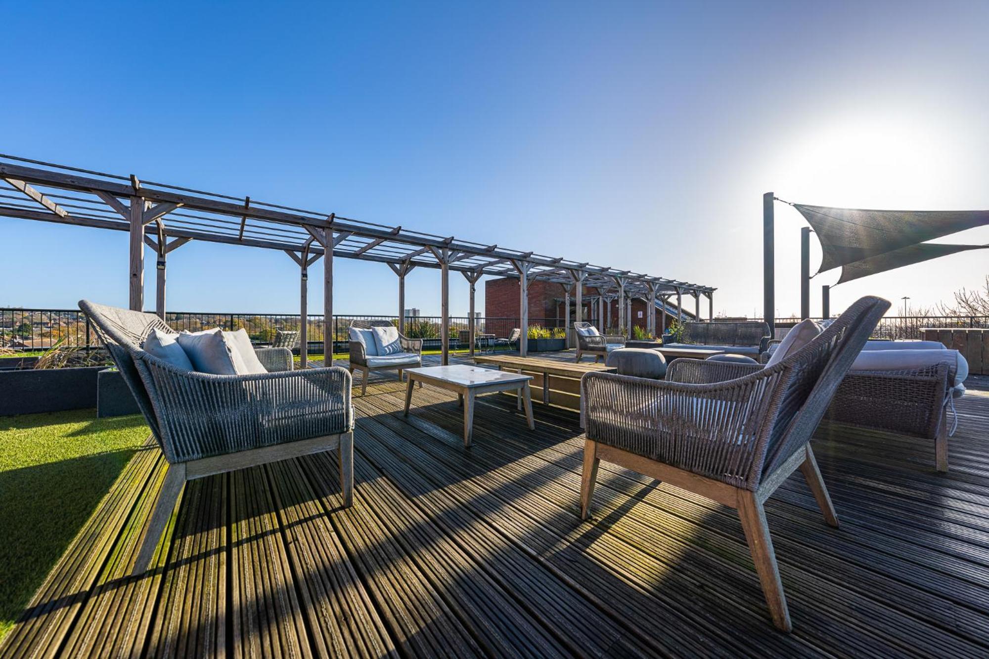 Luxury 1 Bedroom Serviced Apartment With Roof Terrace & Gym スティーブネージ エクステリア 写真