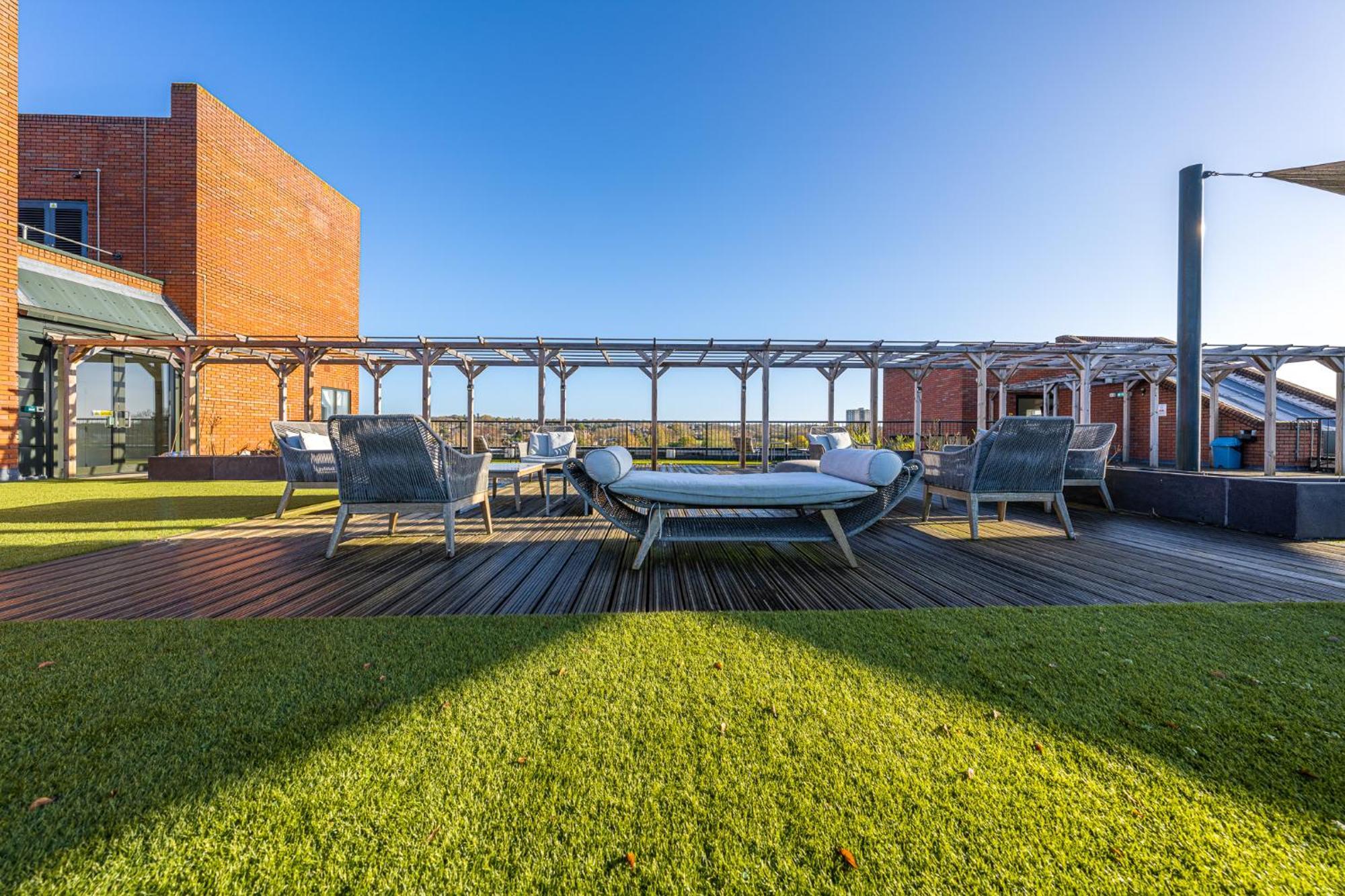 Luxury 1 Bedroom Serviced Apartment With Roof Terrace & Gym スティーブネージ エクステリア 写真